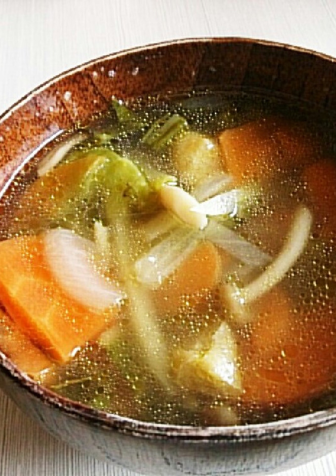 たっぷり野菜と油揚げのコンソメスープ-レシピのメイン写真