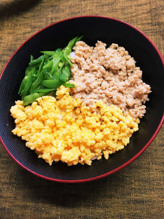 三色丼！そぼろ丼！ピリ辛味噌そぼろ-レシピのメイン写真