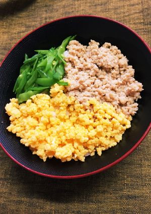 三色丼！そぼろ丼！ピリ辛味噌そぼろ-レシピのメイン写真