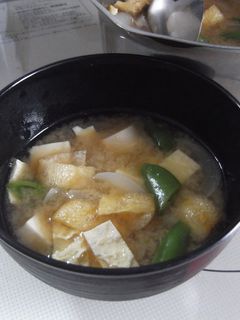 新玉ねぎとスナップエンドウの味噌汁-レシピのメイン写真