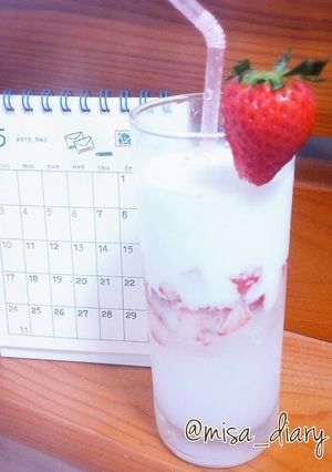 暑い夏に*いちごヨーグルトソーダ-レシピのメイン写真