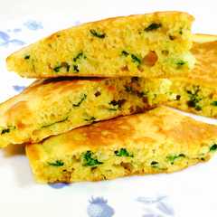 รูปของ 幼児食☆緑黄色野菜と胡麻のホットケーキ