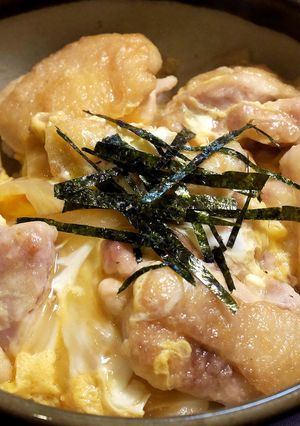 簡単！柔らかい鶏肉と食感のある皮♪親子丼-レシピのメイン写真