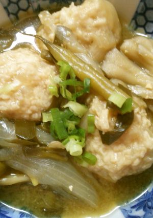 簡単　鶏団子と舞茸、玉ねぎの味噌煮込み！-レシピのメイン写真