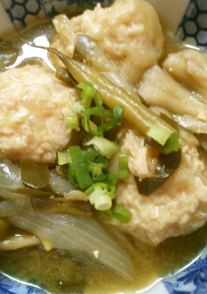 簡単　鶏団子と舞茸、玉ねぎの味噌煮込み！-レシピのメイン写真