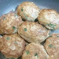 基本からアレンジまで！思わずつくりたくなる「ニラ ハンバーグ 簡単