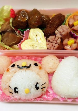 クマさんかぶったキティちゃん♡キャラ弁-レシピのメイン写真