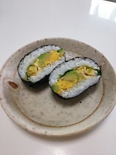 アボカドクリームチーズおにぎらず-レシピのメイン写真