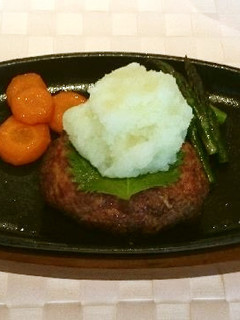 お肉を叩いて作る「ハンバーグ」-レシピのメイン写真