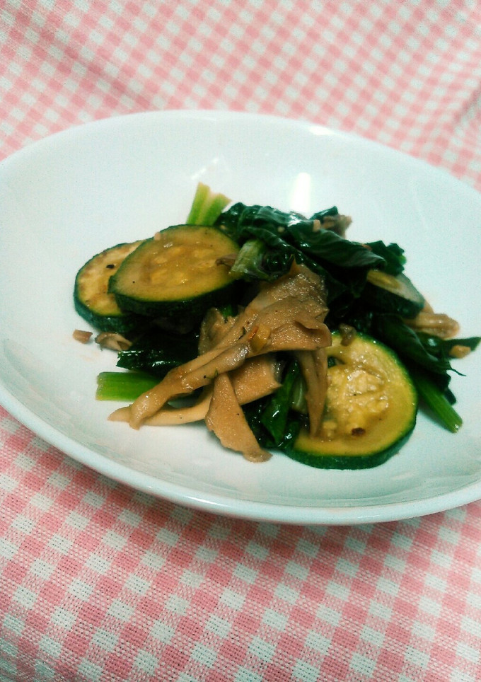ズッキーニと法蓮草と舞茸のオリーブ炒め-レシピのメイン写真