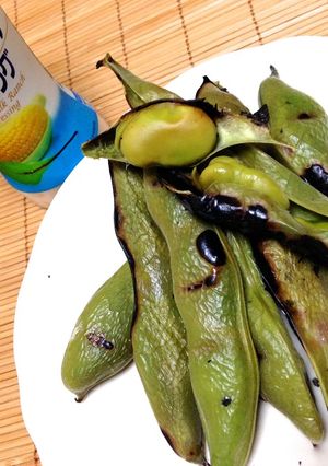 簡単!そらまめの食べ方〜真っ黒焼きで-レシピのメイン写真