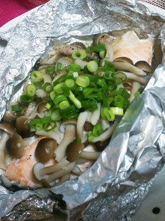 簡単絶品♪鮭ときのこのホイル焼き-レシピのメイン写真