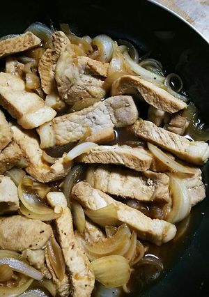 焼肉のタレで簡単!豚ロースと玉ねぎ炒め-レシピのメイン写真