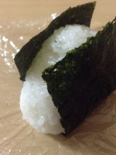 鮭のおにぎりにチーズを入れてみました-レシピのメイン写真