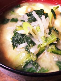 栄養満点。大根と小松菜と油揚げのお味噌汁-レシピのメイン写真