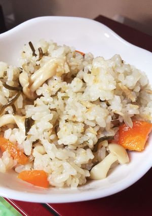 塩昆布で炊き込みご飯-レシピのメイン写真