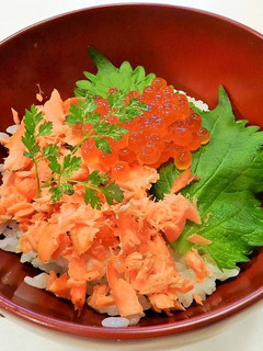 いくらと鮭の親子丼-レシピのメイン写真