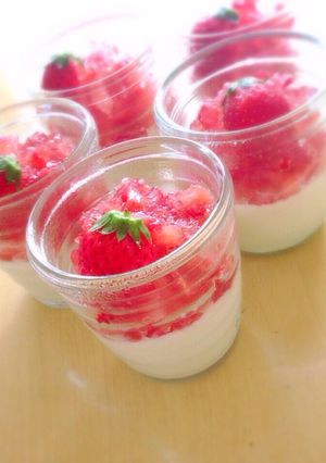 【簡単】ミルクプリン苺のクラッシュゼリー-レシピのメイン写真