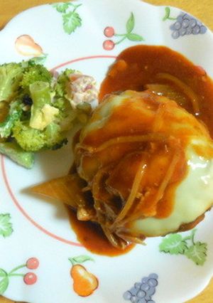 1度で2種ハンバーグ（チーズイン&普通）-レシピのメイン写真