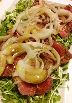 カイワレ、新玉葱とローストビーフ-レシピのメイン写真