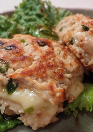超簡単で濃厚♪鶏肉のチーズハンバーグ-レシピのメイン写真