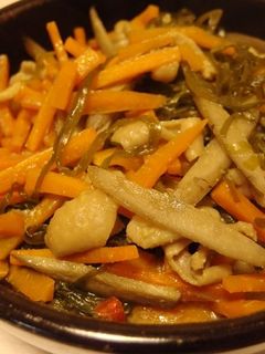 鶏皮でコク旨! 切り昆布と鶏皮の味噌煮-レシピのメイン写真