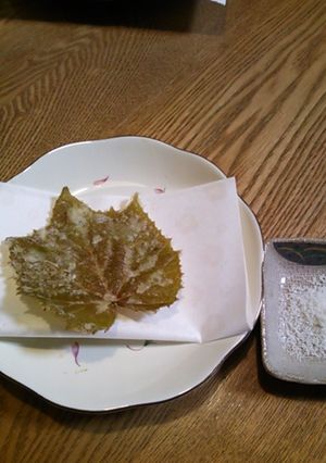 ヤマブドウの葉の天麩羅-レシピのメイン写真