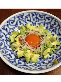 冷凍卵黄のなめこ醤油漬けアボカド乗せ-レシピのメイン写真
