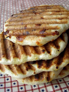 油・卵不使用・ぺったんこチーズパン-レシピのメイン写真