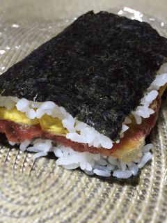 梅と卵焼きのおにぎらず!-レシピのメイン写真