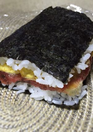 梅と卵焼きのおにぎらず！-レシピのメイン写真