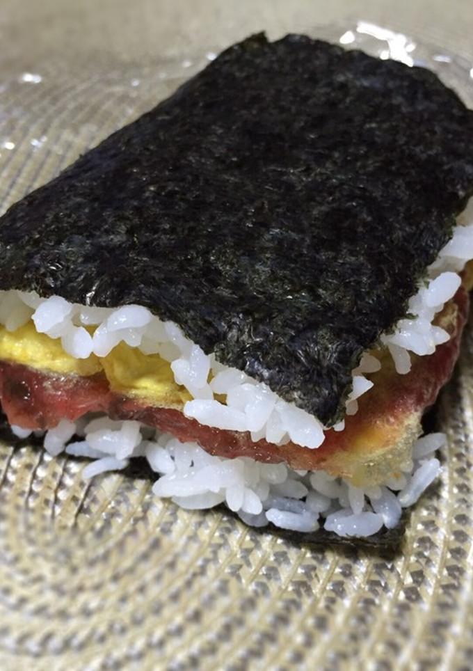 梅と卵焼きのおにぎらず！-レシピのメイン写真