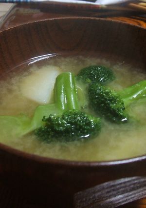 『ブロッコリーと里芋のお味噌汁』-レシピのメイン写真