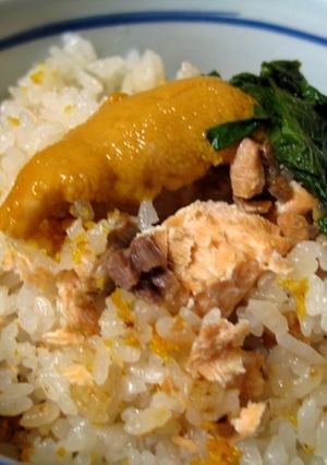 海の幸！ウニと鮭の炊き込みご飯（ウニ飯）-レシピのメイン写真