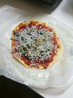 しらすとアスパラのトマトソースピザ-レシピのメイン写真