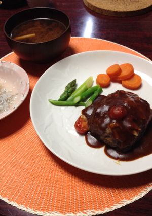 トマトとチーズのデミグラスハンバーグ-レシピのメイン写真