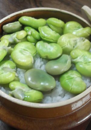 釜飯の器で作るそら豆ご飯-レシピのメイン写真