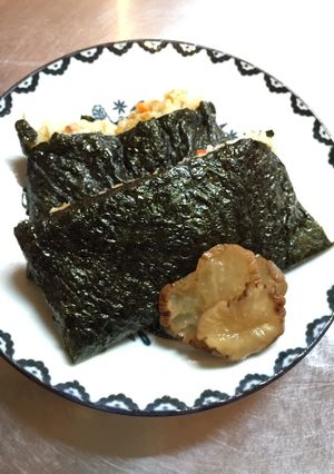 鶏皮DE混ぜご飯を使ったおにぎらず-レシピのメイン写真