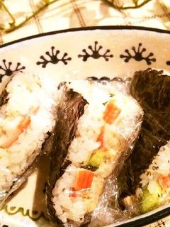 ★サラダ巻き味★三角形のおにぎらず-レシピのメイン写真