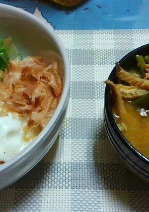 ウドとサバ味噌缶のお味噌汁-レシピのメイン写真