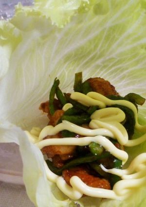 安くて美味しい鶏皮を使ってレタス巻き。-レシピのメイン写真