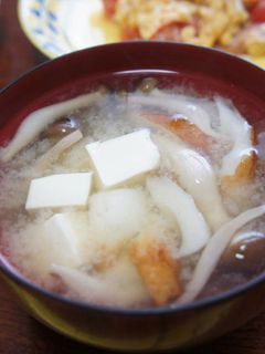 豆腐・ぶなしめじ・ちくわの味噌汁-レシピのメイン写真