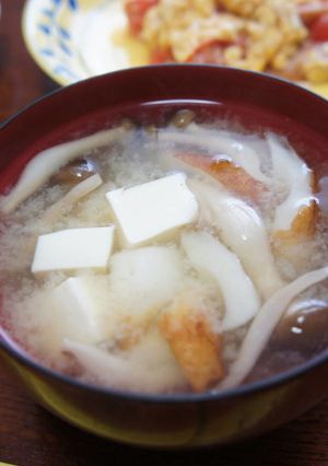 豆腐・ぶなしめじ・ちくわの味噌汁-レシピのメイン写真