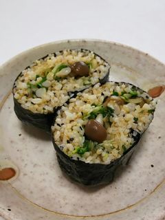 シメジと酢玉ねぎの玄米おにぎらず-レシピのメイン写真