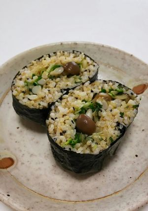 シメジと酢玉ねぎの玄米おにぎらず-レシピのメイン写真
