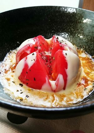 レンジで簡単‼バジルが香るトマトチーズ-レシピのメイン写真