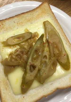 真竹のピリ辛メンマをのせたチーズトースト-レシピのメイン写真
