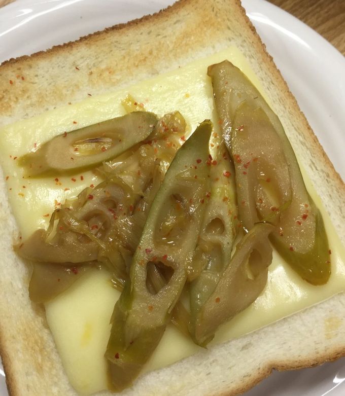 真竹のピリ辛メンマをのせたチーズトースト-レシピのメイン写真