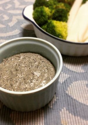 やみつき間違いなし♡黒胡麻味噌ディップ-レシピのメイン写真
