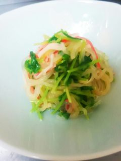 簡単!白滝と豆苗とカニカマの和え物☆-レシピのメイン写真